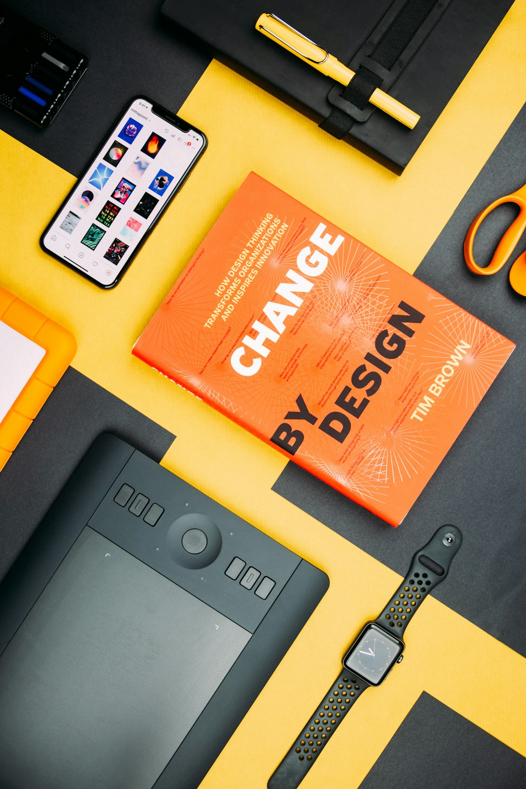 about-01 change-by-design-by-tim-brown-book-beside-smartphone-iyanci0cyrk